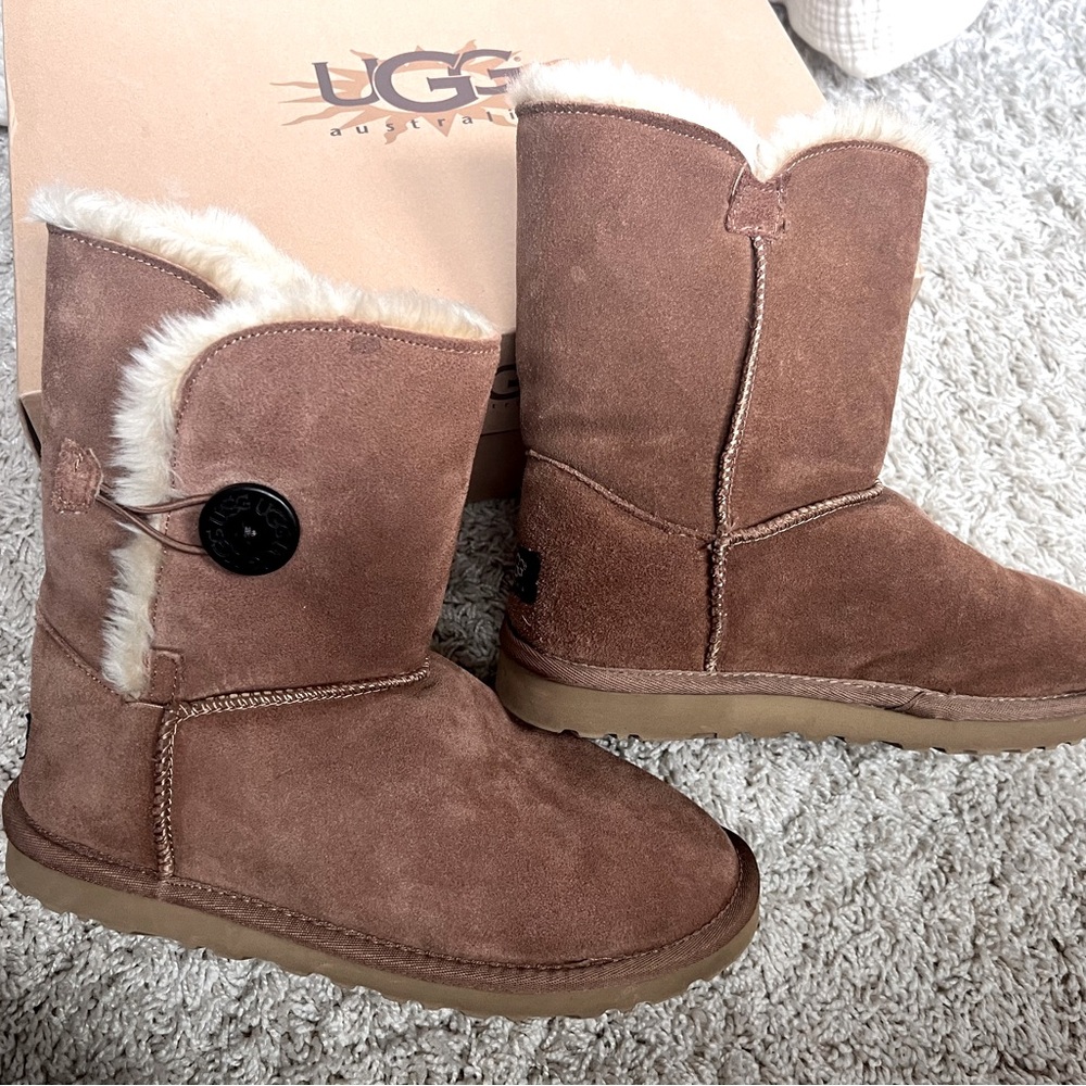 Women’s Ugg Boots- Size 7